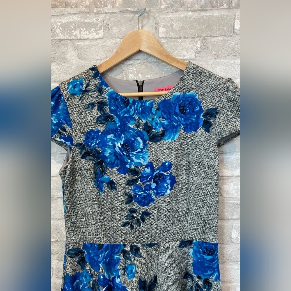 NEW Betsy Johnson Fit & Flare Floral Skater Cap-Sleeves Dress Sz Size 4